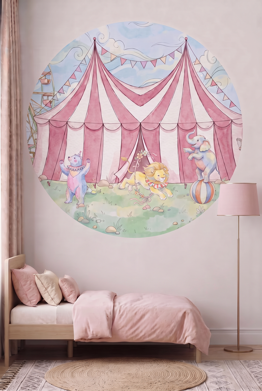 Behangcirkel Circus met roze circustent en dieren in kinderkamer naast bed